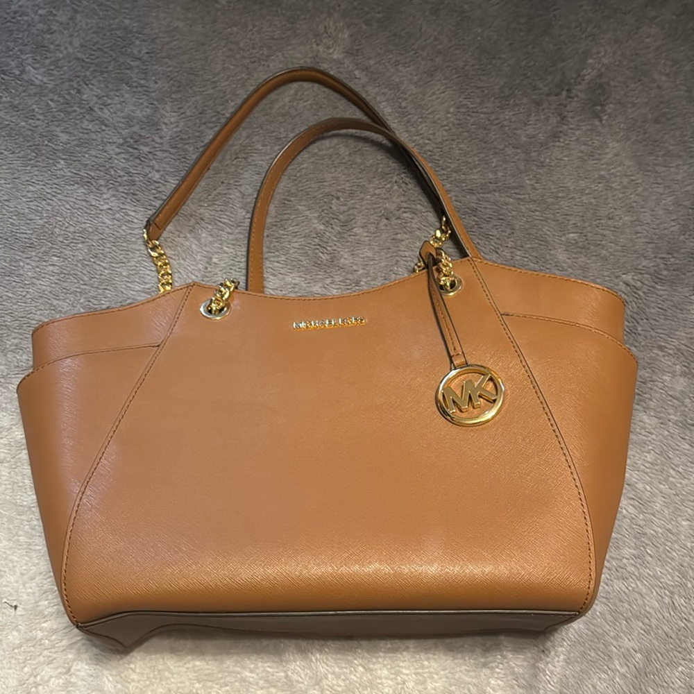 Jet Set Large Saffiano Leather Shoulder Bag